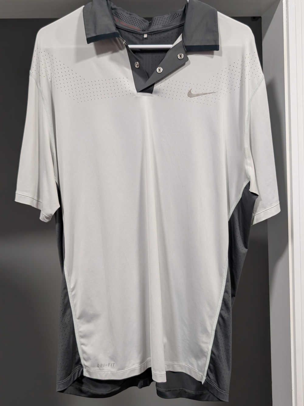 Nike Men’s White and Gray Performance Golf Polo